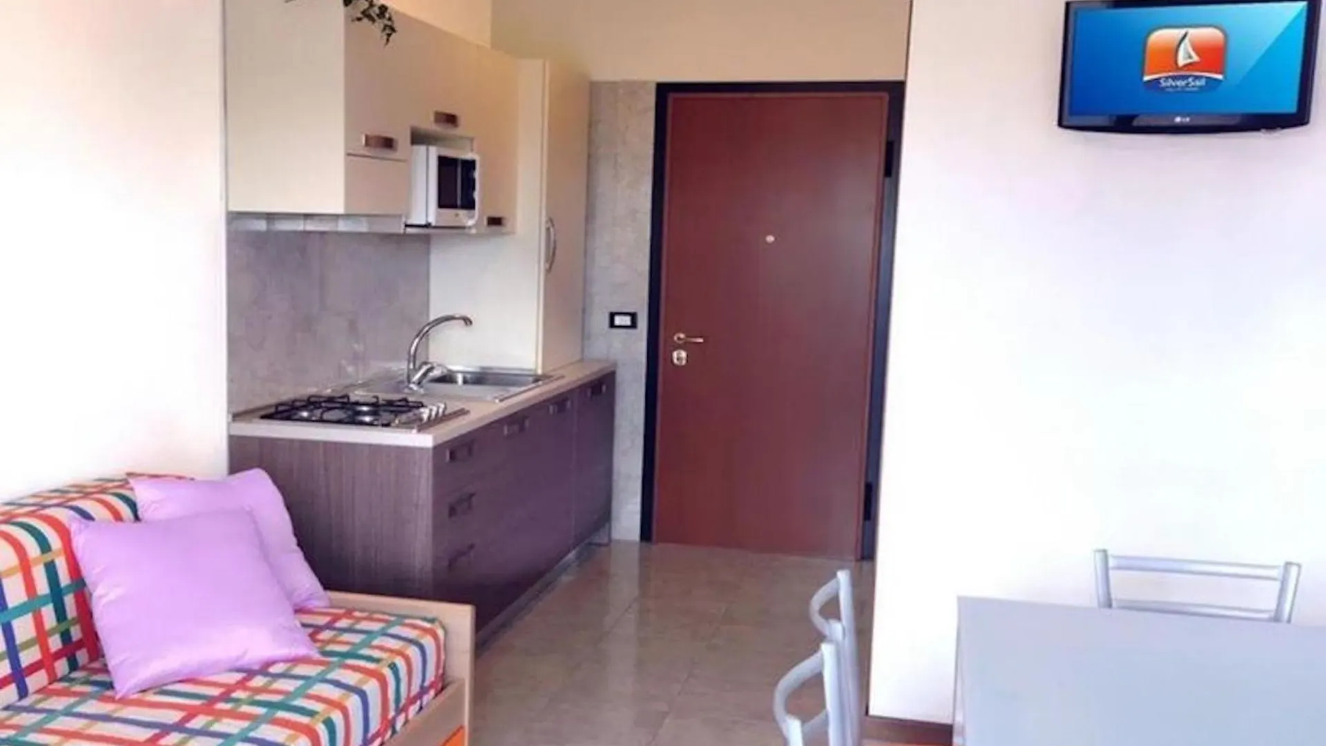 Enjoy Poolside Comfort - Beahost Rentals Bibione Apartment