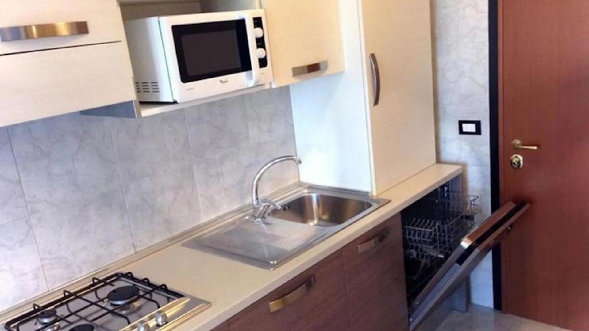 Enjoy Poolside Comfort - Beahost Rentals Bibione
