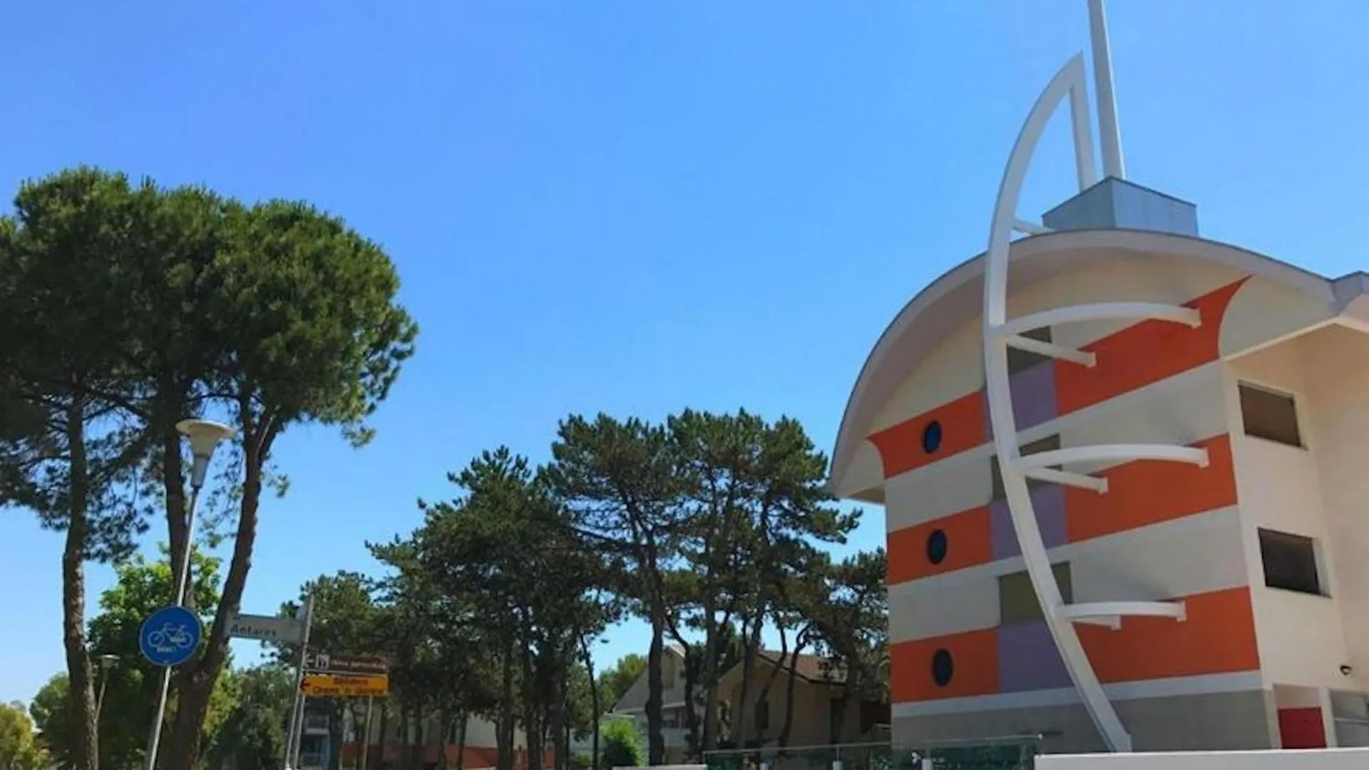 Enjoy Poolside Comfort - Beahost Rentals Bibione Apartment